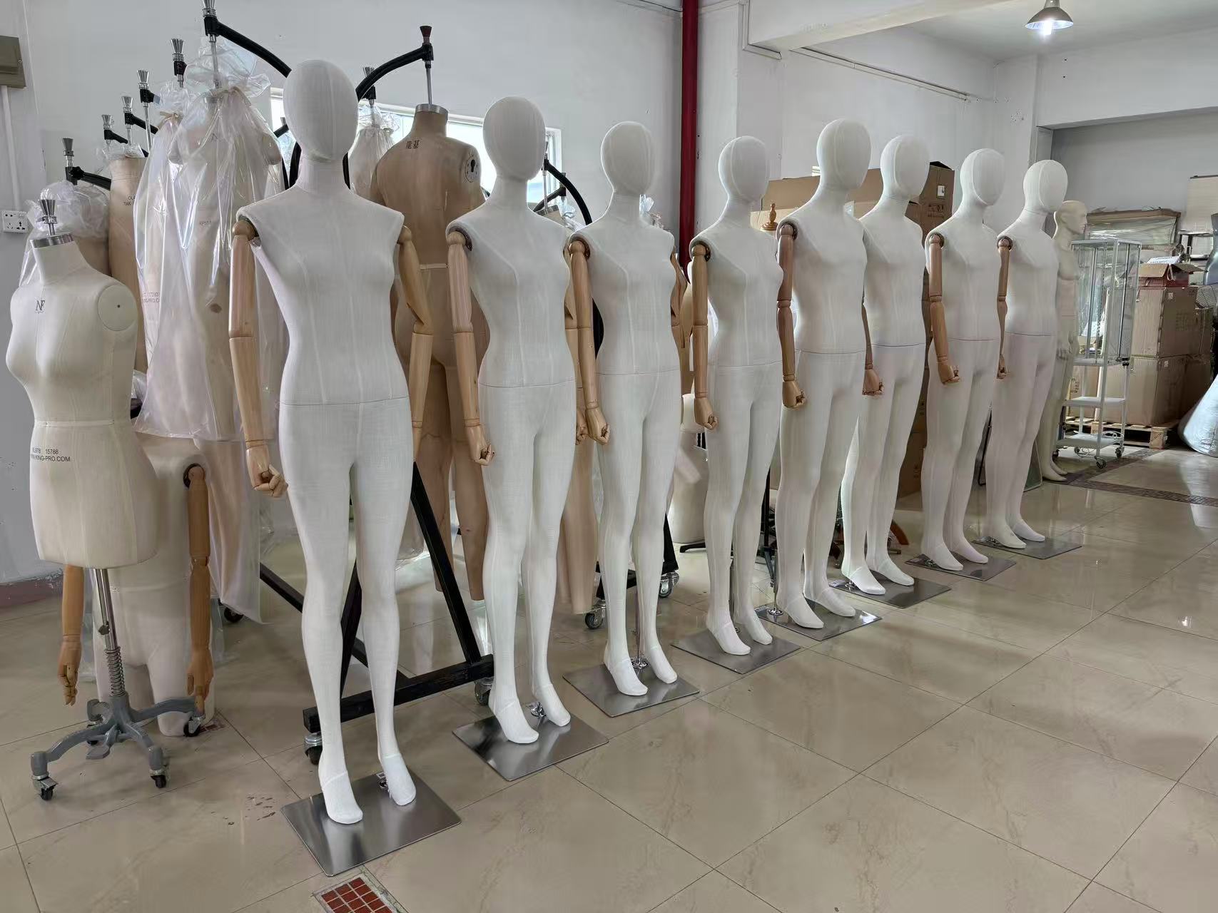 Male Mannequins 男裝噴漆模特兒