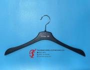 822 黑色 46cm 塑膠衣架/衫架 - Tak Shing Hanger